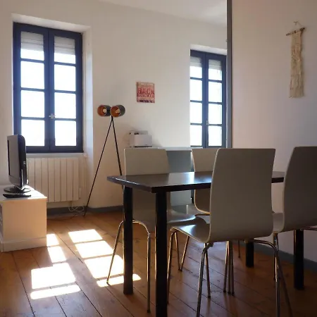 Cosy Et Lumineux A Charente Апартаменты *