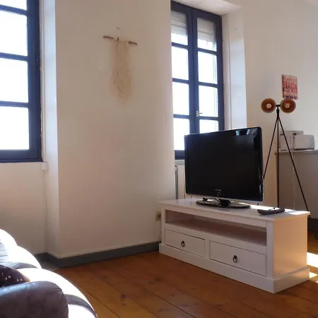 Cosy Et Lumineux A Charente Апартаменты *